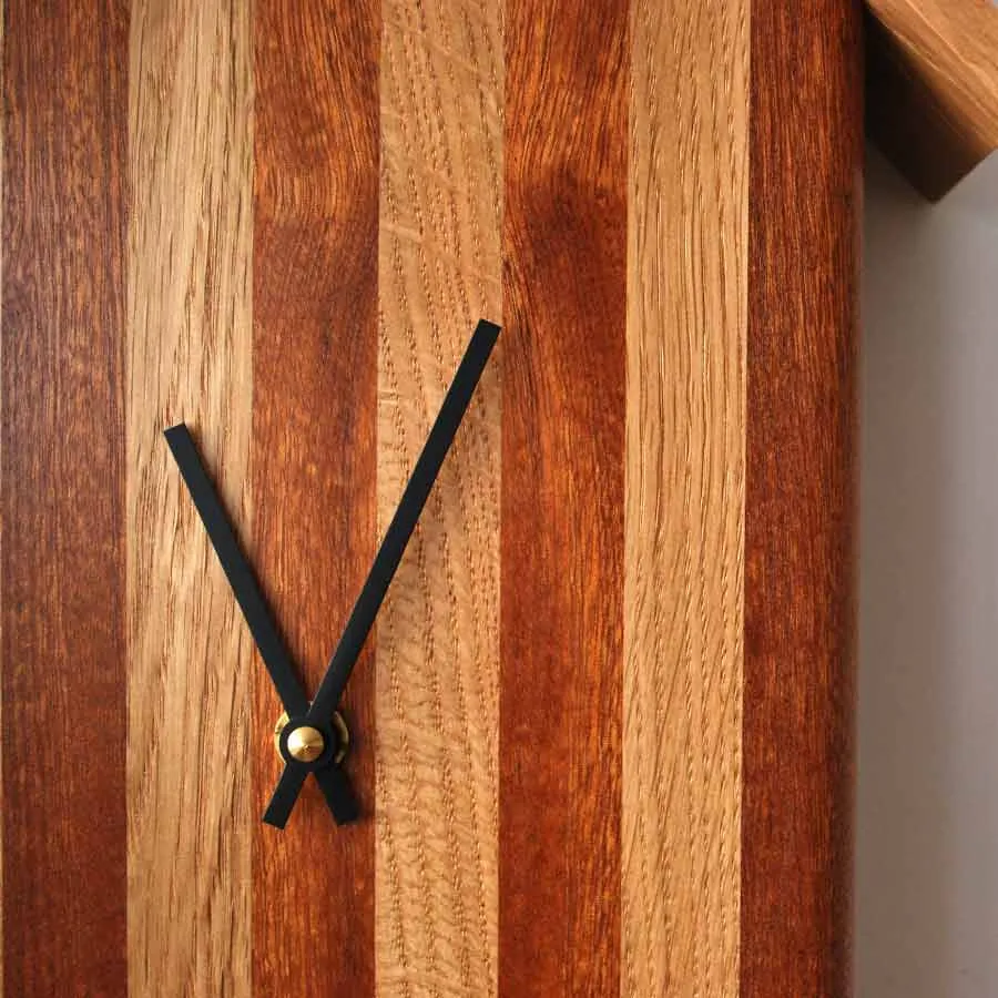 'Cuckoo-less' clock with pendulum