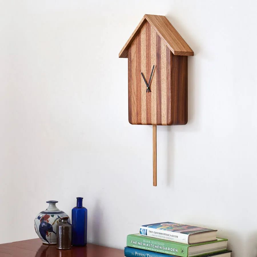 'Cuckoo-less' clock with pendulum