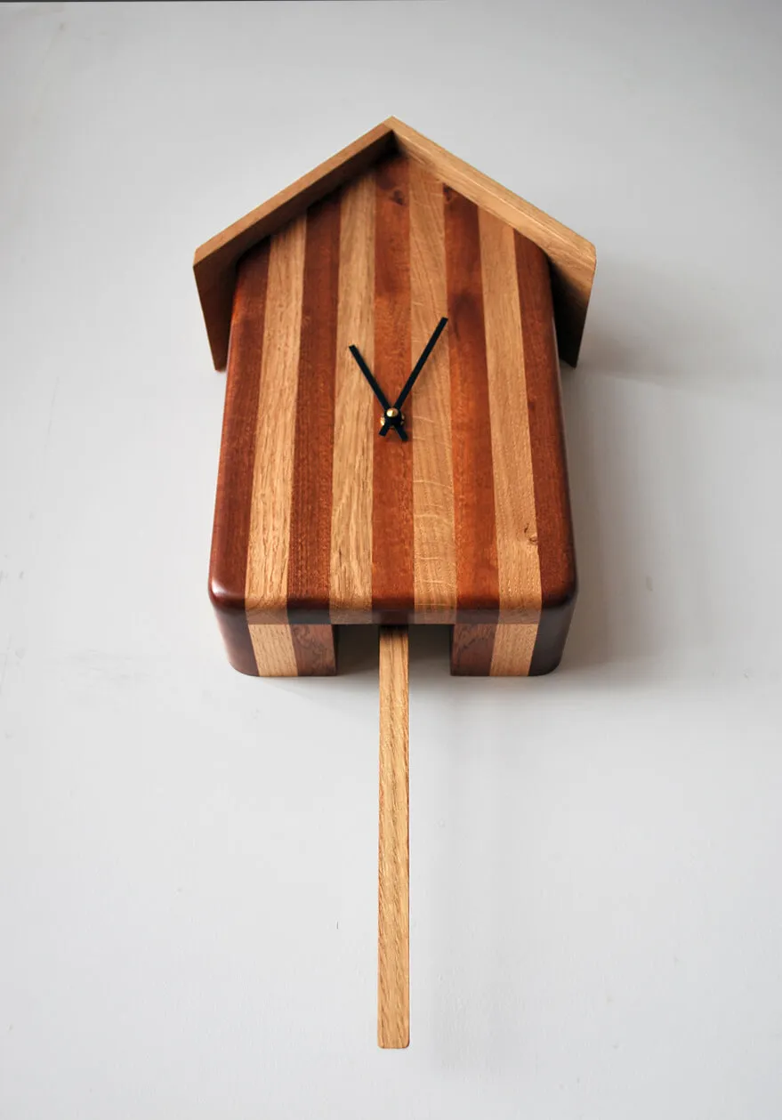 'Cuckoo-less' clock with pendulum