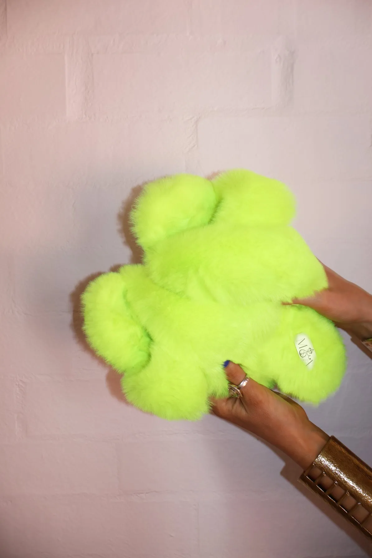 Luinluland X M&A - The Slippers in Neon