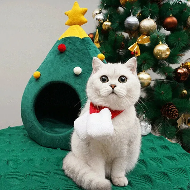 Luxurious Christmas Cat House - Cozy, Plush Design for Feline Relaxation and Festive Play