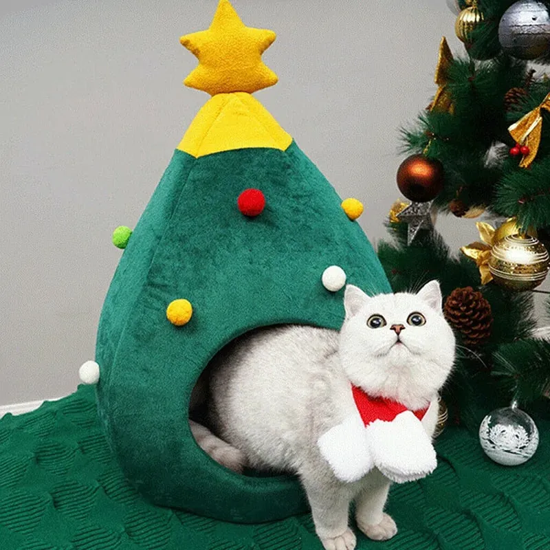 Luxurious Christmas Cat House - Cozy, Plush Design for Feline Relaxation and Festive Play