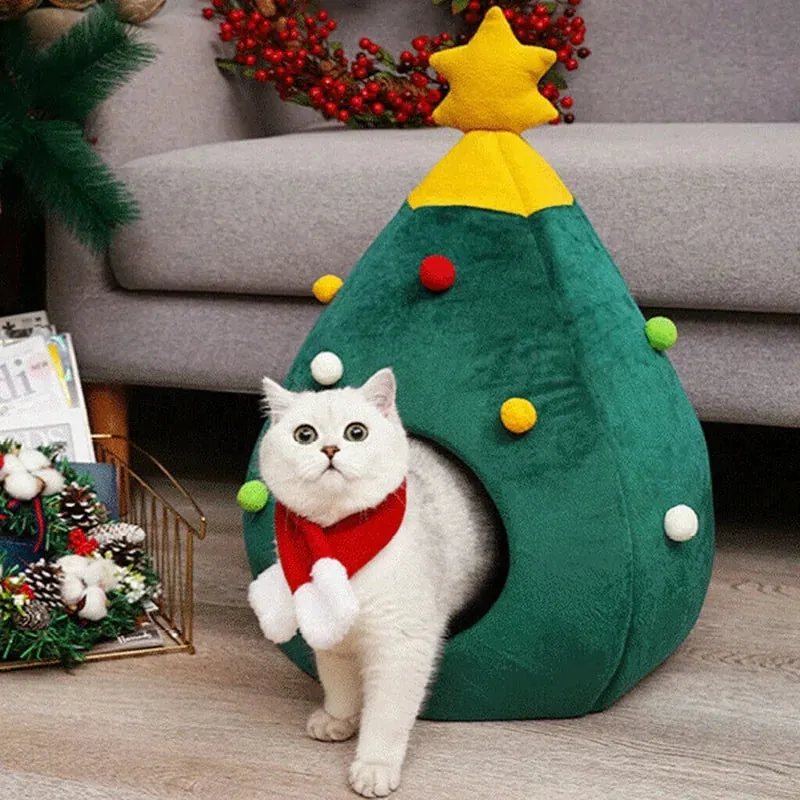 Luxurious Christmas Cat House - Cozy, Plush Design for Feline Relaxation and Festive Play