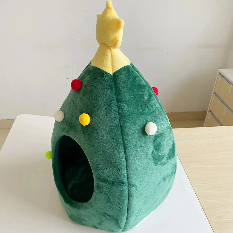 Luxurious Christmas Cat House - Cozy, Plush Design for Feline Relaxation and Festive Play