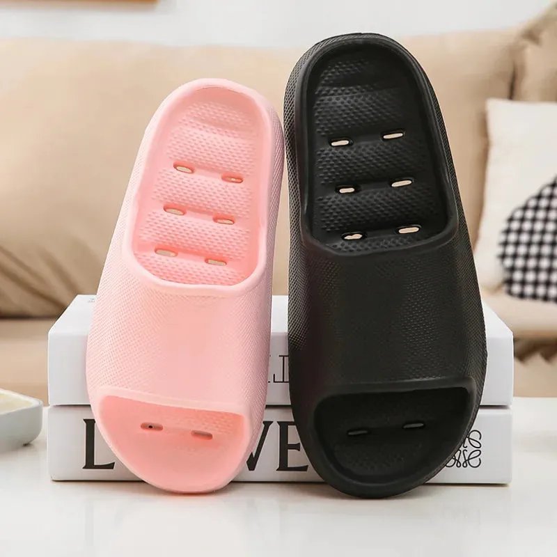 Quick-drying cheap women's slippers Non-slip soft-sole bathroom slippers hollowed out leaky slippers Casual couple home slippers