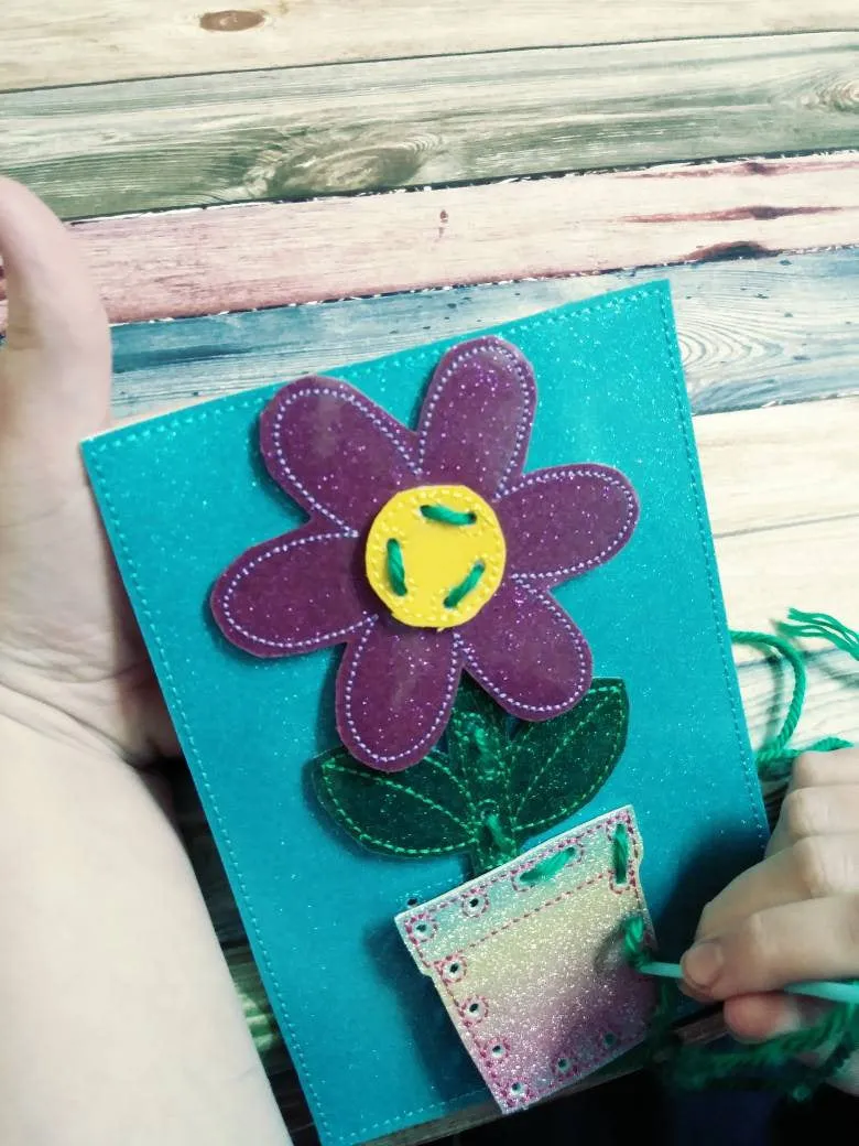 Sewing cards for kids- Flower sewing card - learn to sew - busy toy - activity toy - flower lacing card - learning toy - Montessori toy