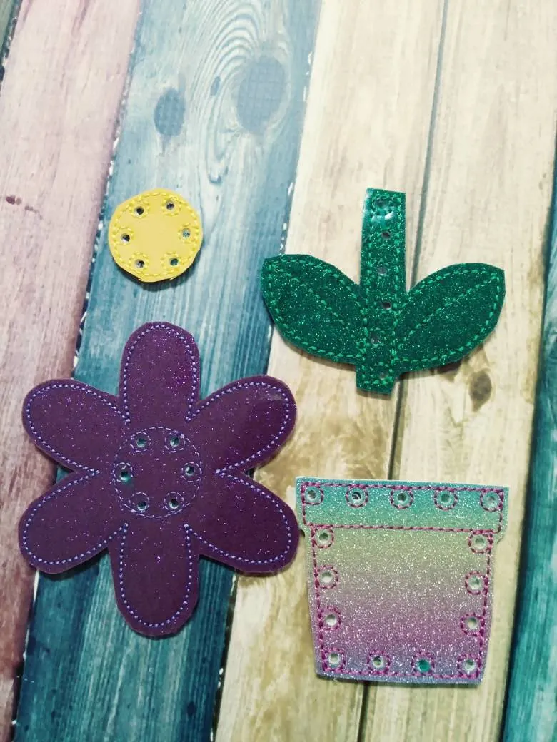 Sewing cards for kids- Flower sewing card - learn to sew - busy toy - activity toy - flower lacing card - learning toy - Montessori toy